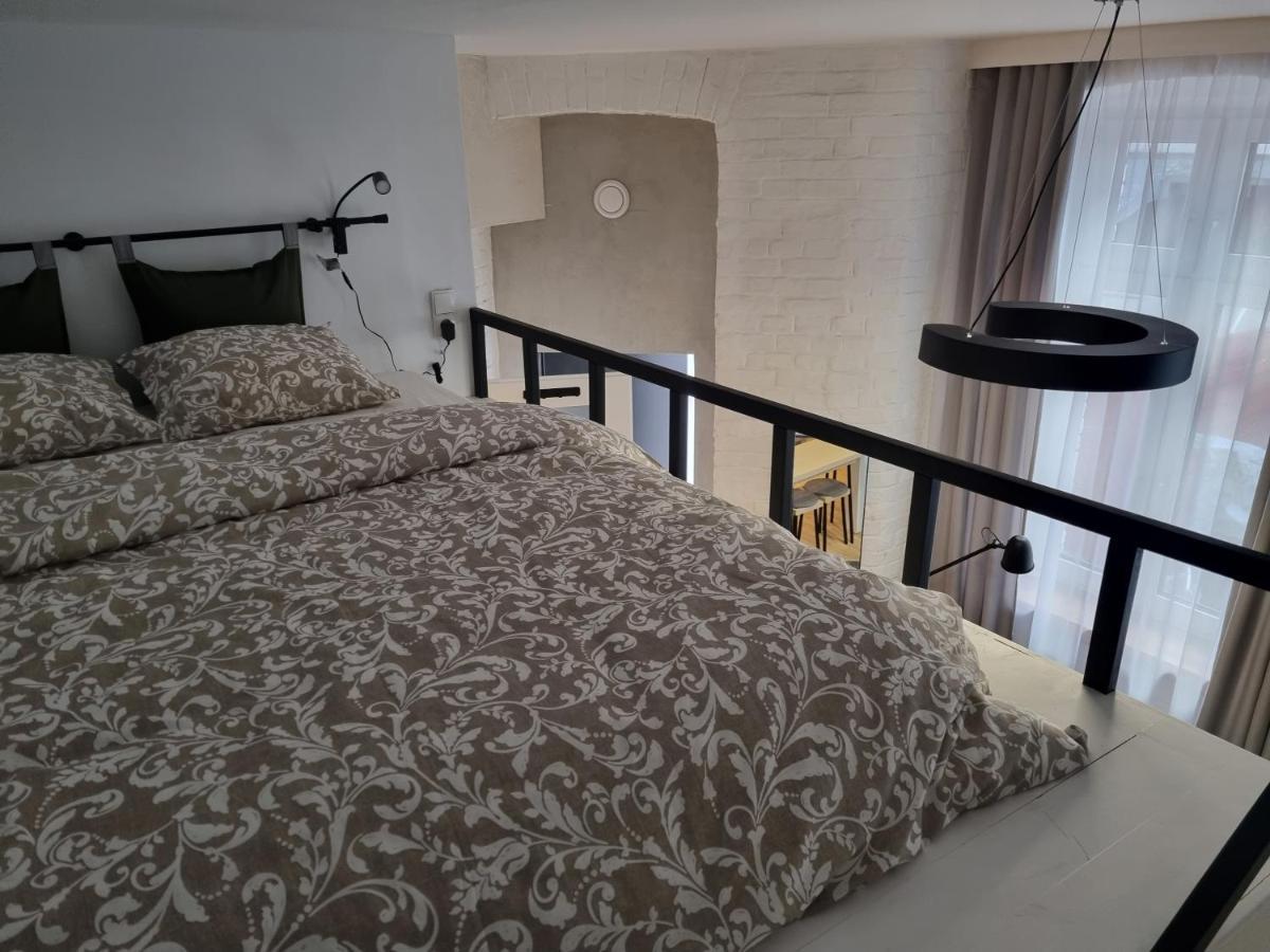Honeymoon & Air-conditioning! Torun